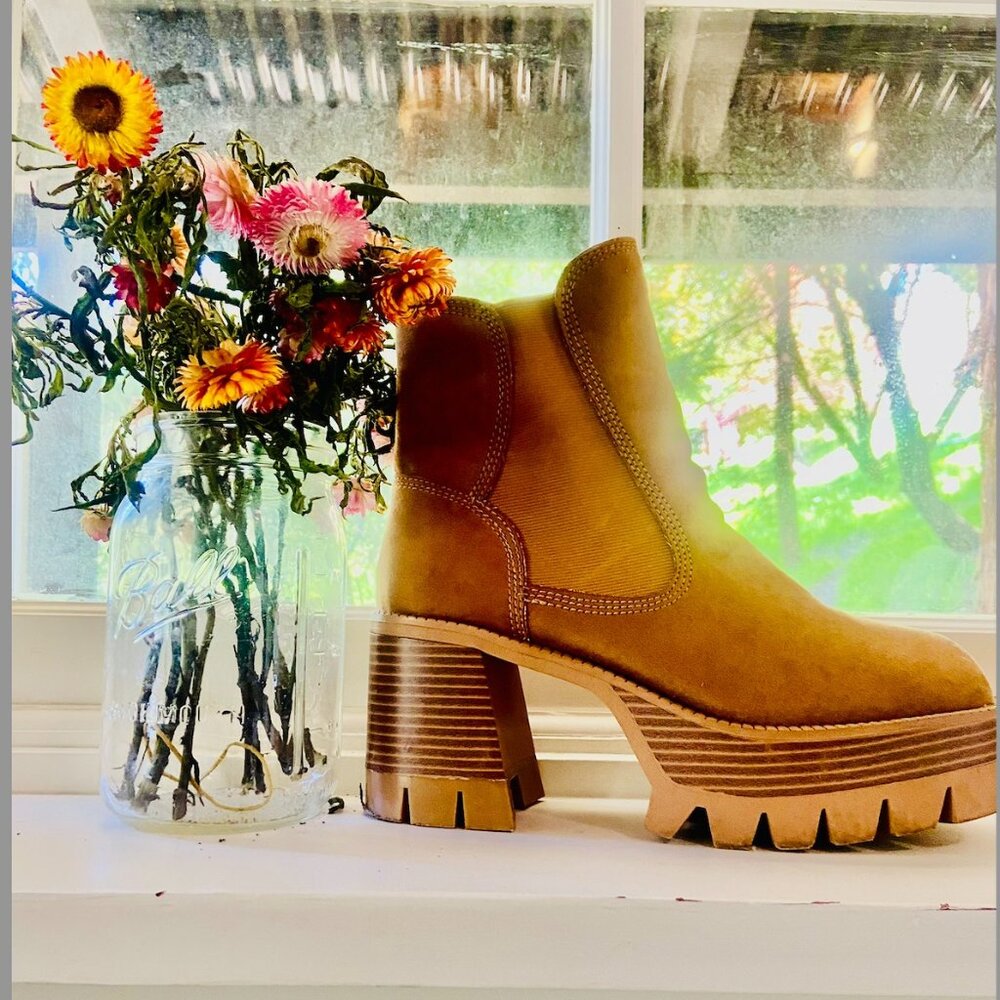 Sheln Chunky Lug Sole Chelsea Boots